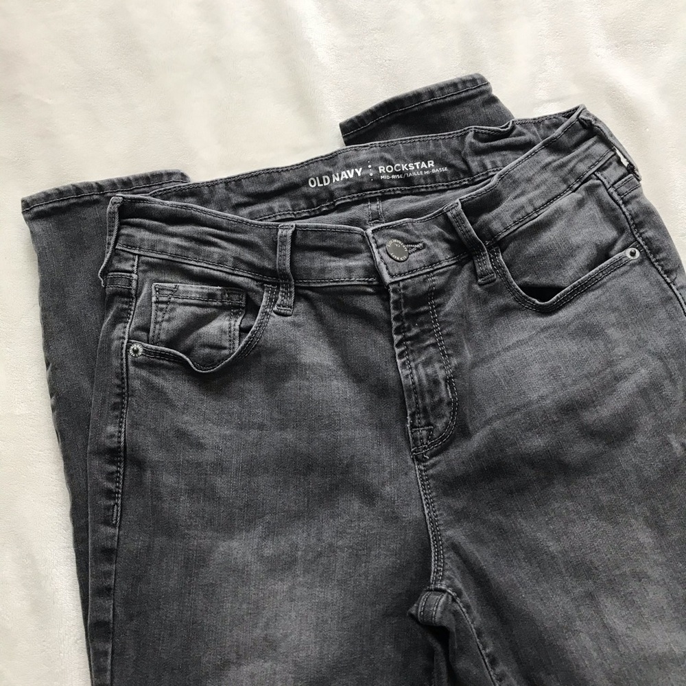 Black Old Navy Rockstar skinny Jeans in size 6